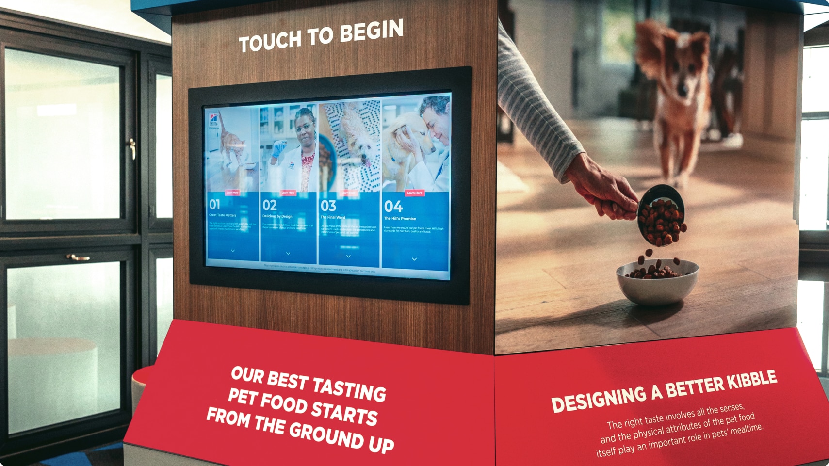 מסך אינטרקטיבי במרכז המבקרים של מרכז התזונה לחיות מחמד של הילס